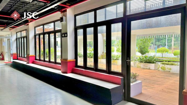 Hình 3: Hệ thống cửa kính lớn, bố trí chiếu sáng và thông gió tự nhiên