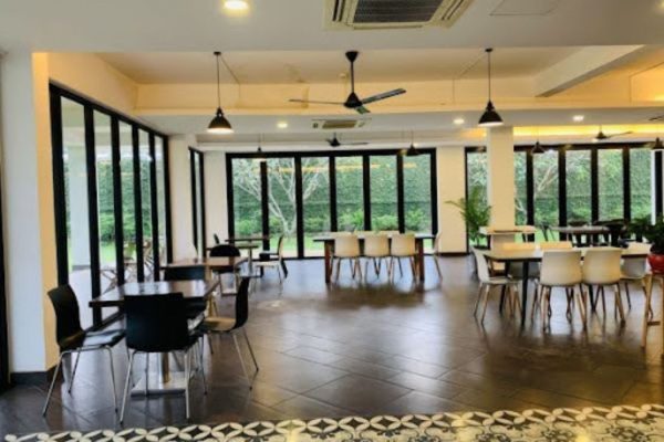 Không gian sang trọng tại phòng ăn văn phòng Trảng Bom